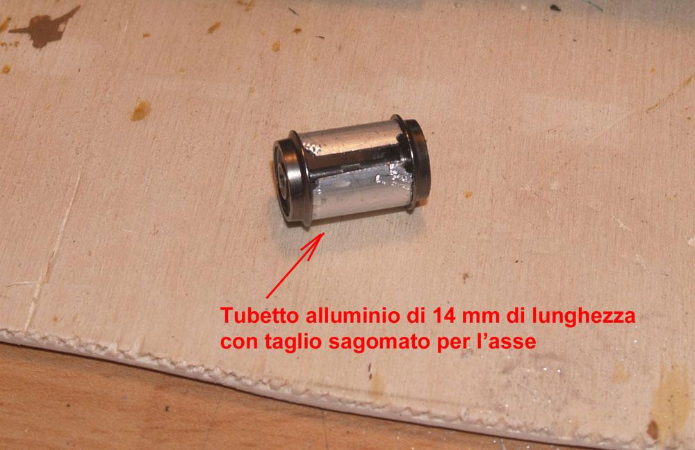 della misura della vite bene altrimenti è sufficiente allargare il foro con punta da 1,5 mm solo per 1 o 2 mm di profondità, quel tanto che basta perché la vite riesca a fare presa, e poi filettiamo