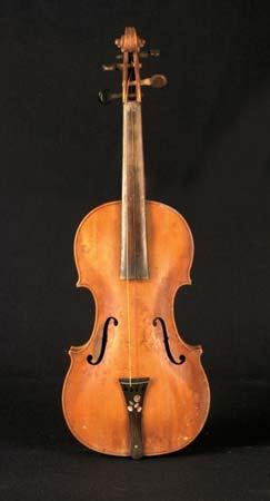 cm94x120x57 Cod. 1450 Base d asta 450 782 784 Violino firmato Michael Achner Geigenmacher in Wallgau e datato 1762. (difetti) Cod.