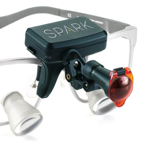 SPARK TM Spark è una luce cordless che si integra con qualsiasi lente e montatura.