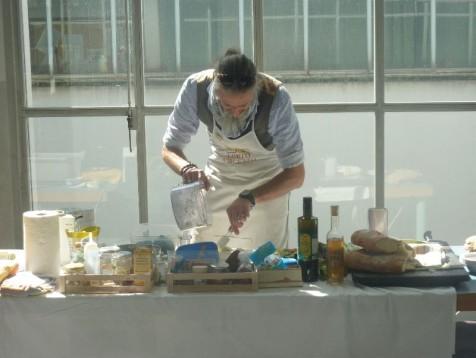 Personale della mensa La cooperativa offre una formazione al personale della cucina su come preparare in maniera accattivante per i bambini alcuni cibi come legumi e cereali, fondamentali per una