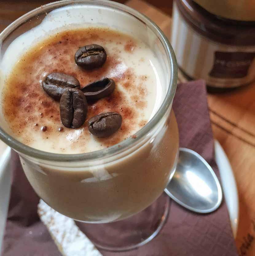 La nostra caffetteria Usiamo Caffè artigianale, che viene tostato in una piccola torrefazione, e Latte biologico o di soia.