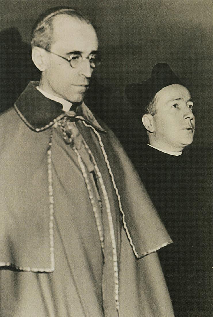 La fotografia del Cardinale Eugenio Pacelli con P. Gannon S.J. Rettore della Fordham University che lo laurea h.c., è tratta dal volume di M.