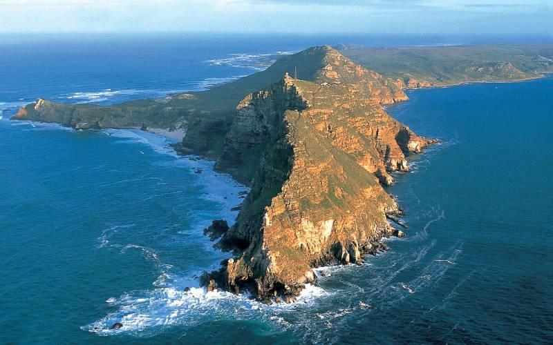 In tempo utile trasferimento all aeroporto di Johannesburg e partenza per Cape Town dove l arrivo è previsto nel tardo pomeriggio/prima serata.