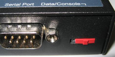 Posizione Console Posizione Data Layout del connettore DB9 seriale dell'ss100 Configurazione mediante console seriale 1. Avviare un applicativo di emulazione terminale (p. es.
