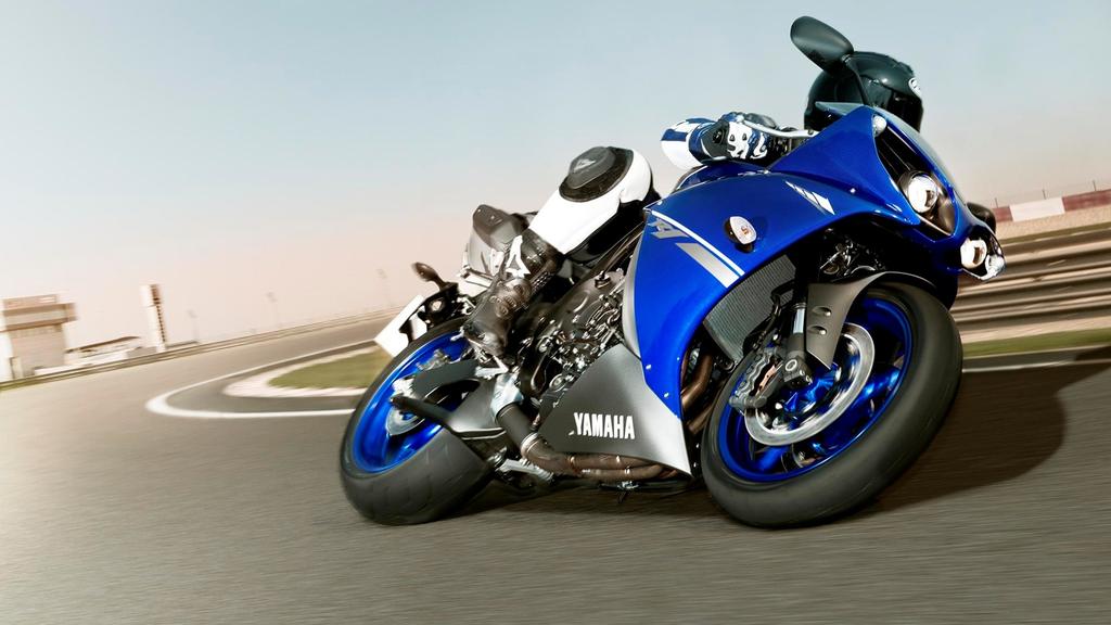 Nata dalla MotoGP è la supersportiva più evoluta mai realizzata da Yamaha, grazie al controllo della trazione (TCS) a 6 livelli ereditato dalla MotoGP.