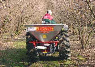 22 LA CONCIMAZIONE LA COLTIVAZIONE DEL NOCCIOLO La concimazione è una delle pratiche agronomiche più importanti nella coltivazione del nocciolo, poichè consente di mantenere il terreno fertile,