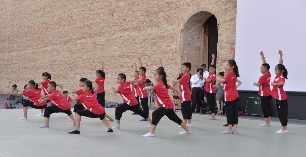 Notte dell Opera internazionale Alle 21 spettacolo mozzafiato con i ragazzi volanti della scuola Kung Fu di Taicang.