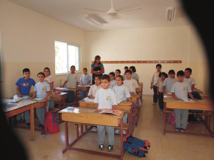 Una lezione nella scuola di Hashimi: e un gruppo nella scuola materna: 2.