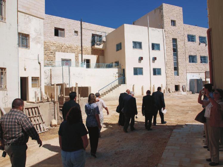 Una passeggiata per visitare Fuheis al Alali: 3. La scuola di Madaba, anche questa in Giordania: Questo progetto comprende una vasta riorganizzazione della scuola di Madaba.