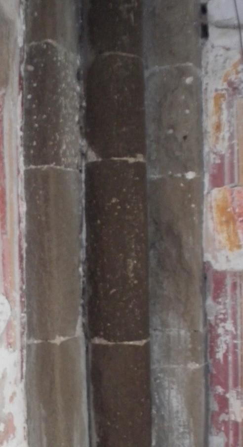 Nella chiesa di San Giovanni costolone ed elementi laterali sono tagliati nello stesso modo e hanno la forma di prisma ottagonale.
