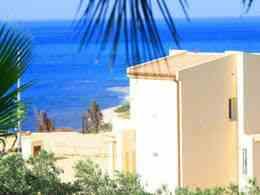 La proprietà si trova a 5 chilometri dalla città di Sciacca ed è ideale per esplorare tutta la Sicilia occidentale. Il mare è raggiungibile comodamente a piedi in pochi minuti.