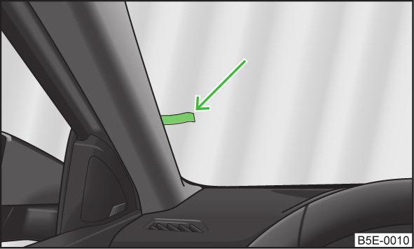 Prima di ripiegare lo schienale dal bagagliaio verificare che non siano presenti oggetti sul sedile posteriore.