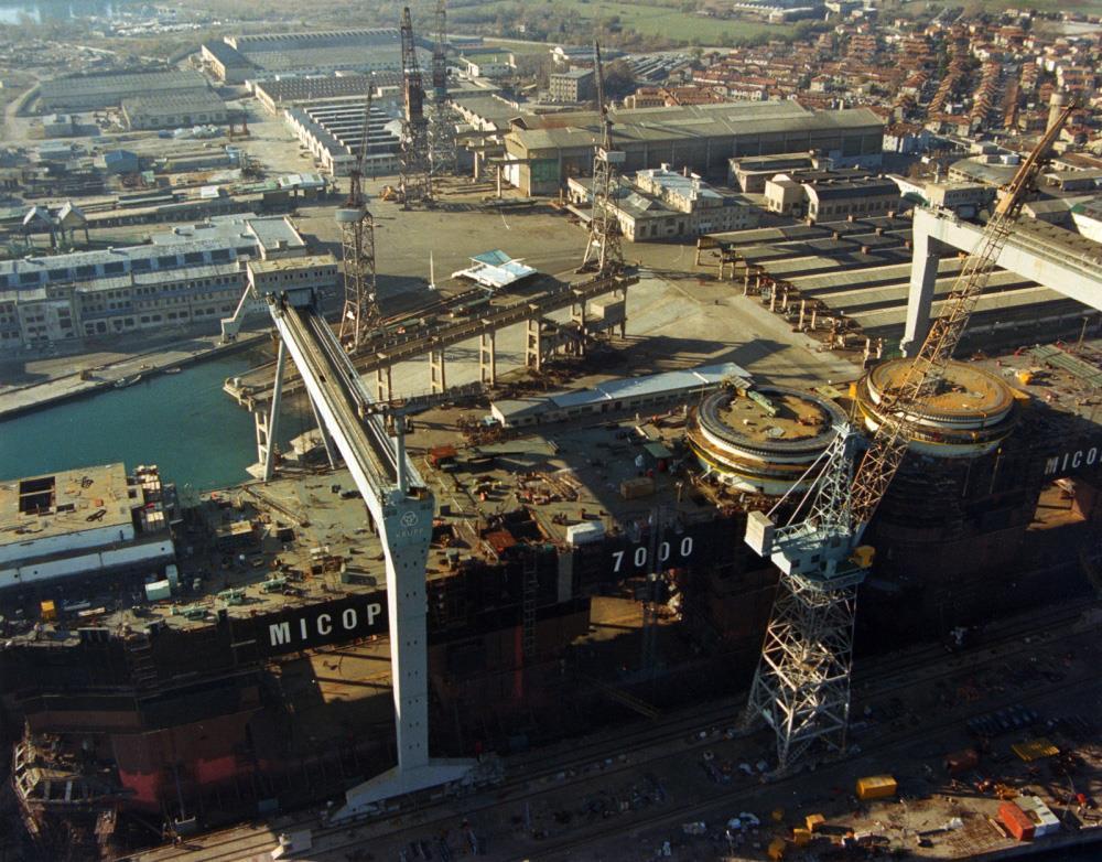Il Cantiere navale Il cantiere navale è lo stabilimento dove si costruiscono le navi, oppure si riparano, o si demoliscono.