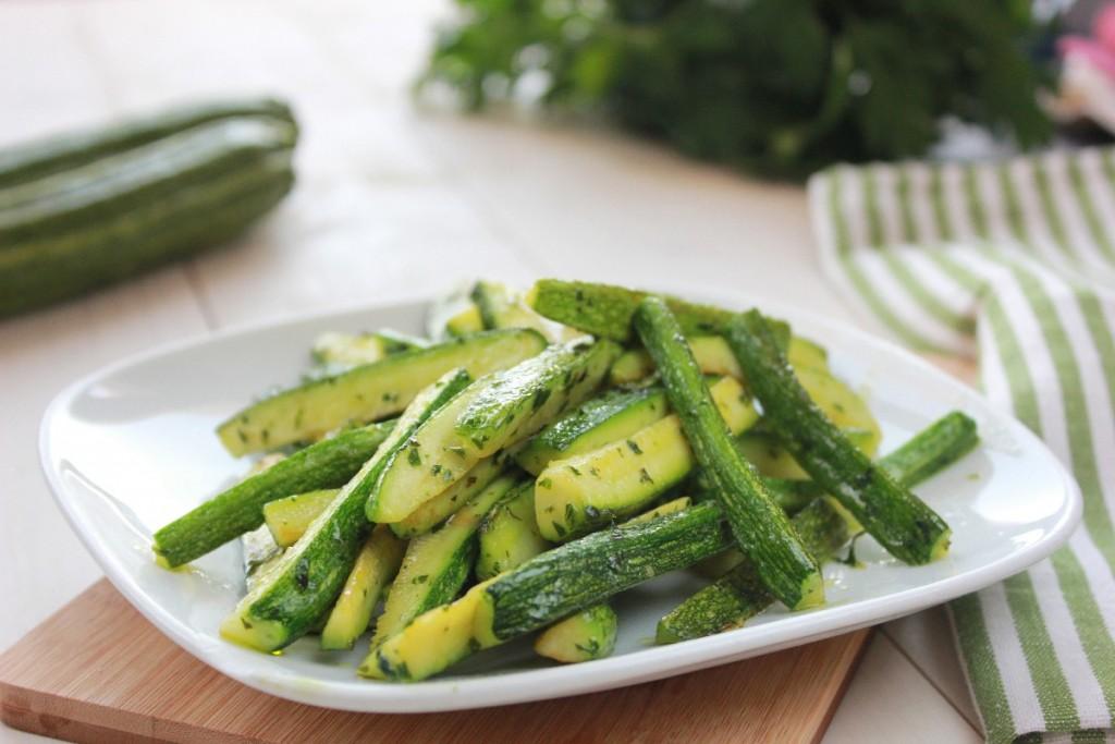 Zucchine trifolate Le zucchine trifolate sono un contorno semplice e veloce da preparare ma sempre buonissimo.