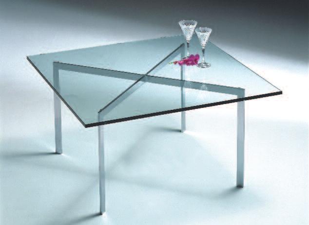 Ø 71,5 - H52,5 Tavolo con struttura in metallo cromato piano in vetro. Spess. 12 mm.
