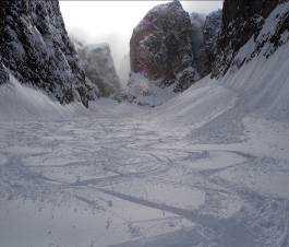 40 km sci ai piedi lungo le più belle piste delle Dolomiti per una giornata nella neve. Al termine, ritorno in albergo a Livinallongo.