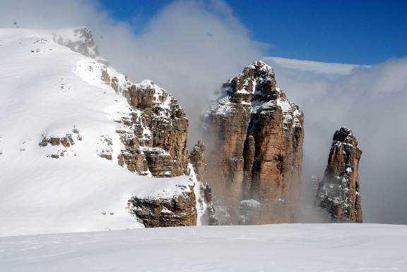 IL TUO VIAGGIO SCISAFARI FOTOGRAFICO DELLE DOLOMITI ITALIA Un programma fotografico dedicato alla fotografia delle Dolomiti in inverno per gli amanti del freeride e dello sci fuoripista.