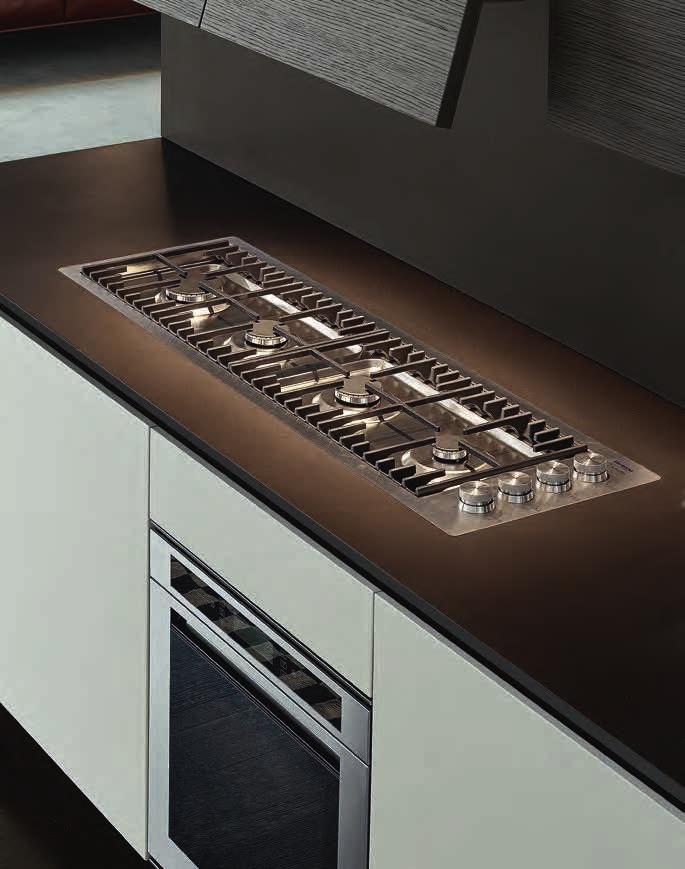 the edge of the worktop 3-4 fuochi in linea con comandi laterali 4 in line burners with side controls 4-4 fuochi in linea con comandi frontali bordo top 4 in line burners with frontal controls on the