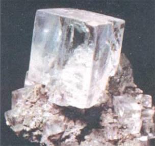 Solidi Cristallini Quarzo Cloruro di sodio Saccarosio Amorfi Vetri In genere con il termine solido ci si riferisce allo stato cristallino Le