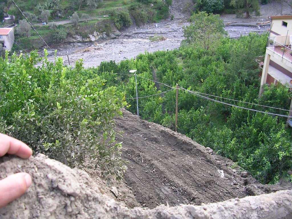 Attraversamento della SP del torrentello Scala Percorso del torrentello Scala a valle