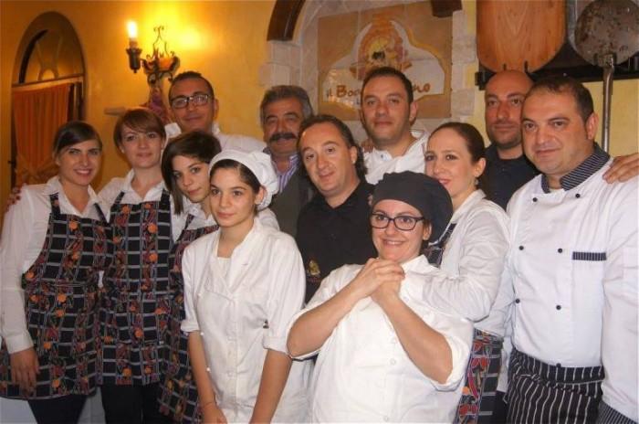 Concorso I Piatti tipici del Medio Volturno V edizione, la 3^ tappa con i piatti del Boccon Divino a Dragoni con Gino Sorbillo Il Boccon Divino, lo staff con Gino Sorbillo e Mimmo La Vecchia di