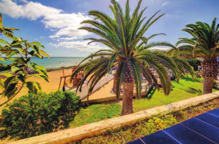 FUERTEVENTURA SPIAGGIA sulla bella spiaggia di sabbia dorata di Costa Calma, attrezzata con lettini e ombrelloni a pagamento. Teli mare su cauzione.