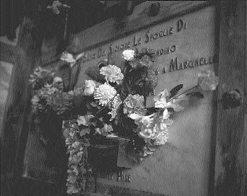 Saggi Memorie e linguaggi Nell intimità della memoria. Marcinelle 1956-2006 Marina Cavazza Cimitero di Manoppello (Pescara).