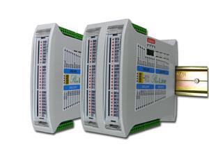 industriale con controllori PLC programmabili,