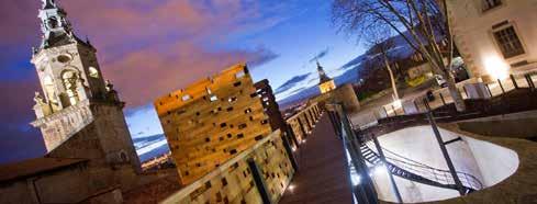 VITORIA Fondata alla fine del XII secolo, Vitoria-Gasteiz è oggi una città