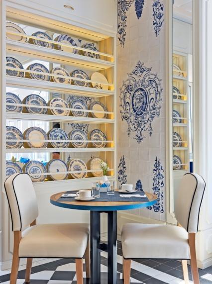 Offerta gastronomica: La struttura ospita il ristorante Azul e Branco aperto a colazione e a cena, il quale propone una squisita gastronomia mediterranea.