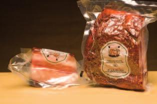 Packing: the product is vacuum packed in bags and boxes appropriate for food. GUS004 GUS003 GUS005 Whole pepper cured guanciale Guanciale stagionato al pepe intero Cod. prod. GUS002 - Cod.