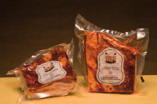 Packing: the product is vacuum packed in appropriate bags and boxes for food. PANSV006 PANSV001 PAN001 Whole pepper pancetta Pancetta tesa al pepe intera Cod. prod. PAN006 - Cod.