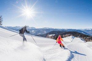 GIRO DELLE CIME - IL TOUR SUGLI SCI NELLE DOLOMITI DI SESTO Il nostro tour parte da Plan de Corones e conduce con una tratta in treno da Perca a Versciaco.