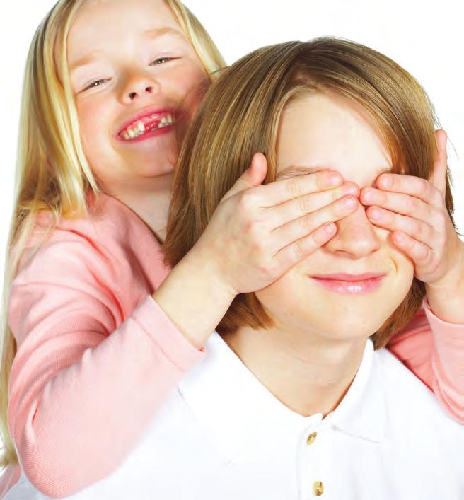 I bambini tendono a stare molto vicini gli uni agli altri, a scuola, durante il gioco o le attività sportive e si trasmettono facilmente i pidocchi, qualunque sia il grado di pulizia dei capelli.