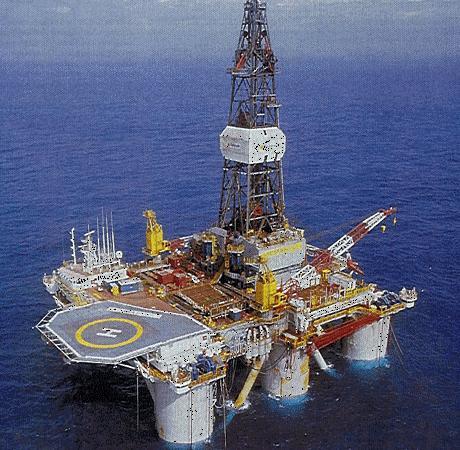 Le attività di esplorazione e produzione di petrolio e gas in Italia (al 31/12/2011) 1/2 103 piattaforme offshore 1010 pozzi produttivi (615 a terra, 395 a mare) Produzione di idrocarburi 2011: 5,3