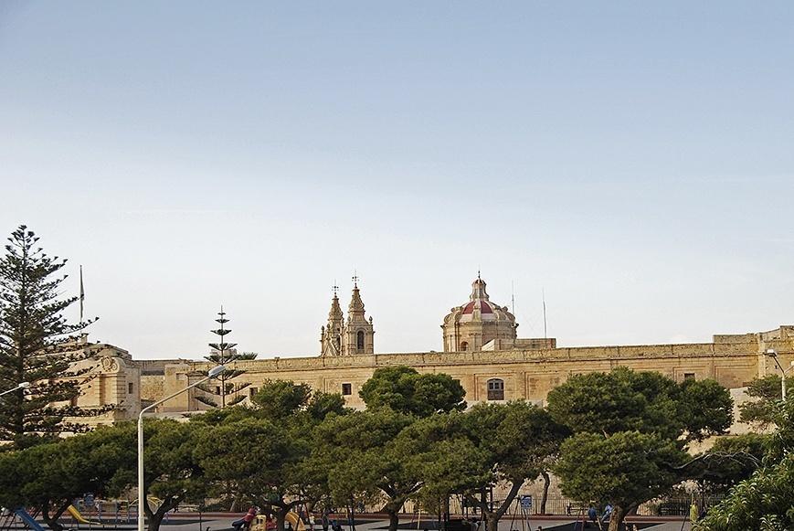 Mdina 5.1 Mdina (si pronuncia Medina) è l antica capitale di Malta.
