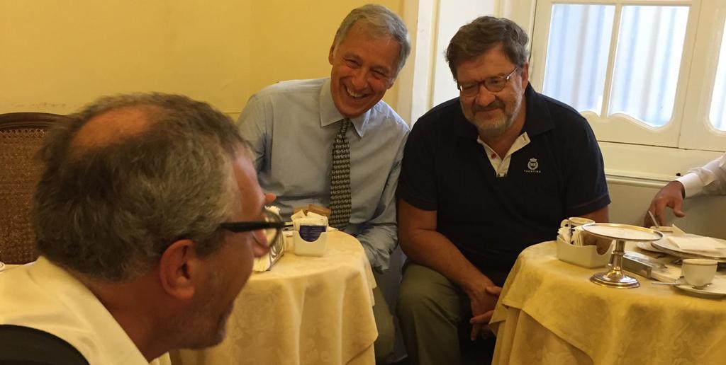 3 La colazione al bar Mangini Sopra il vice presidente Mosci, il prtefetto Barabino, il tesoriere Michelini SOCI PRESENTI Maurizio Barabino, Matteo Bonanzinga, Alessandra Crippa, Giuseppe Desimone,