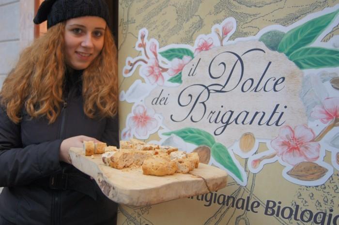 l Dolce dei Briganti - foto Antonella D'Avanzo Quest anno è stato introdotto un dolce chiamato il Dolce dei Briganti, da un idea di Maria Rosaria Antonucci che rivisita un antica ricetta dei Briganti