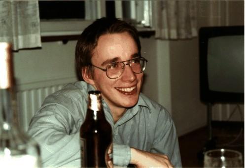Linus Torvalds Il creatore del kernel Linux. Lo studente che ha cambiato il mondo dell'informatica. In realtà voleva solo fare i compiti a casa!