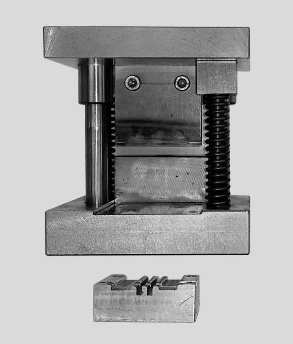 4F1 Attrezzature Working tools AT 3601 Maschera per esecuzione pre-fori per fissaggio fondini su montante Pre-drilling jig for bracket