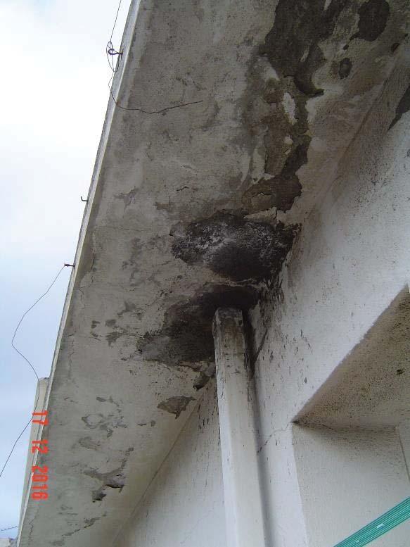 28 PARTICOLARE CONDIZIONI DI DEGRADO DEL BALCONE PROSPICIENTE LA VIA