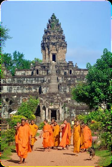 GIORNO 2: SIEMREAP ANGKOR COMPLEX SIEMREAP (B/L) Partenza per la visita del Complesso di Angkor: + Angkor Thom & Small Circuit: conosciuta come la Grande Angkor, 3 Kmq di mura e fossati, fu l ultima