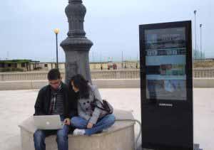 Progetto Smart Riviera Il Comune di Cesenatico, con la collaborazione di Telecom Italia, ha avviato un progetto che porterà all installazione di totem informativi e hot spot wi-fi per l accesso a