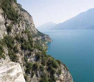 DUE GRANDI PADRI PER UN GRANDE PROGETTO Il progetto LAGOdiGARDA: una scelta di cuore nasce dalla collaborazione di due importanti realtà: la Comunità del Garda, organo istituzionale ed ufficiale di