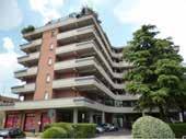 19 con accesso sia dal vano scale condominiale che dalla rampa carrabile a comune. Prezzo base Euro 195.000,00. Rilancio Minimo Euro 3000.