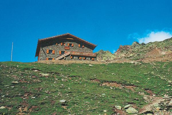 Escursione Alta Val Martello - vecchia diga Albergo Genziana (2061 m), Rifugio Nino Corsi (2265 m), vecchia diga (2350 m), Hotel Paradiso, Albergo Genziana Dislivello: circa 300 metri in salita,