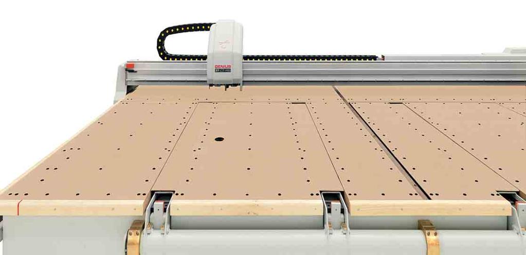 Ground worktable The machine bed is made by a rigid frame onto which calibrated wooden panels are fitted in order to guarantee a high grade of flatness of the working area that is necessary to obtain