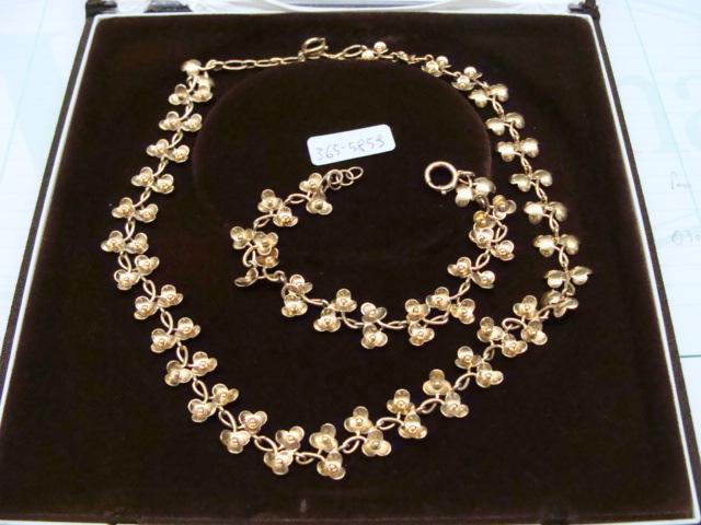 30 101-5855 450,00 0,00 82 bracciale e collana in oro