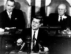 Turismo Spaziale il 25 maggio 1961 il presidente Kennedy lancia il Programma Apollo Prima del primo americano in orbita (J. Glenn, 20 feb 1962)!