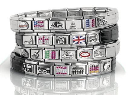 AROUND THE WORLD COMPOSABLE COLLECTION Composable classic links in acciaio e argento 925/. Composable classic links in stainless steel with symbols in sterling silver.